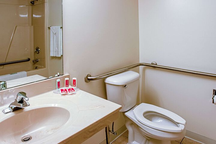Econo Lodge Menomonie on the Bay