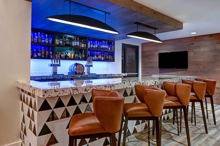 Lounge 79 of 92
