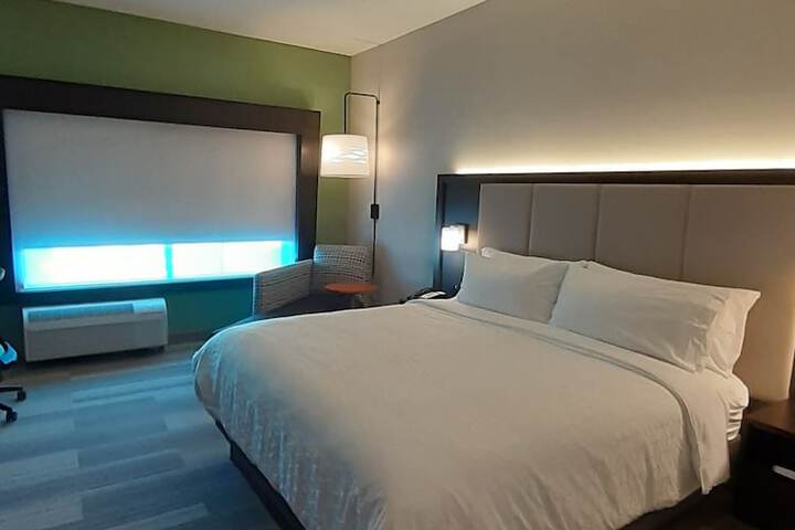 Room 22 of 48