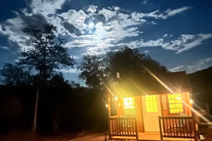 Off-grid 1-bed Cabin in Yokuts Valley
