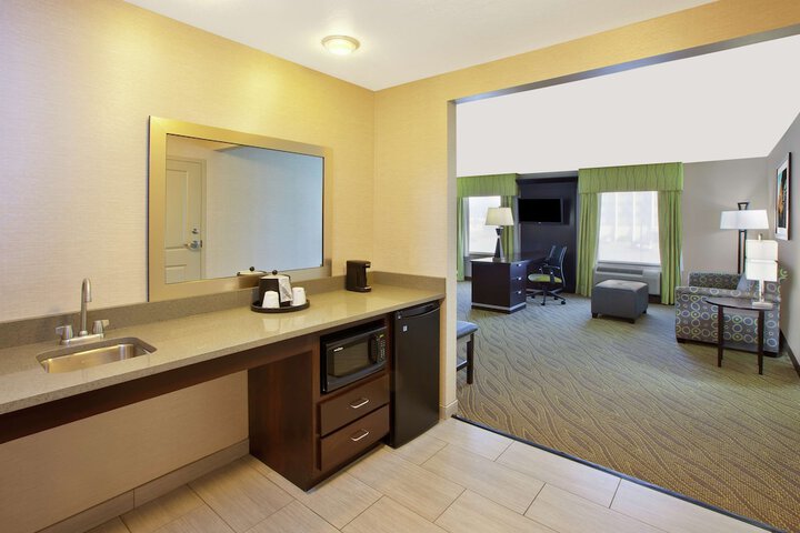 Room 11 of 27
