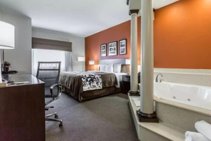 Room 10 of 18
