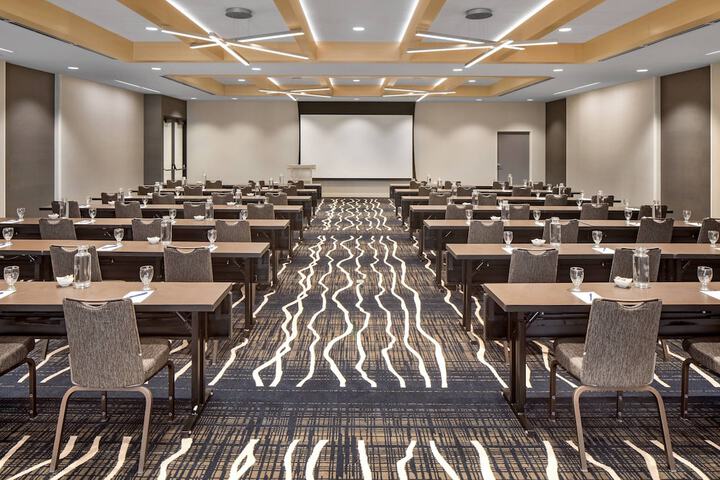 Delta Hotels by Marriott Minneapolis Northeast