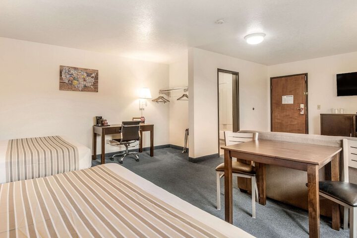 Room 28 of 40