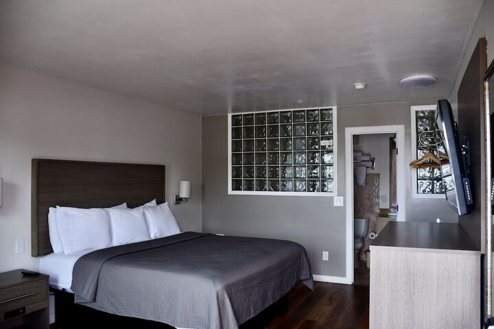 Room 17 of 36
