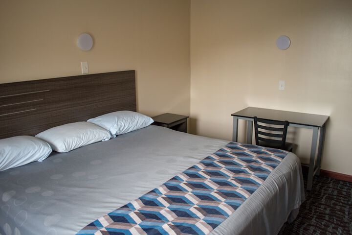 Room 9 of 12