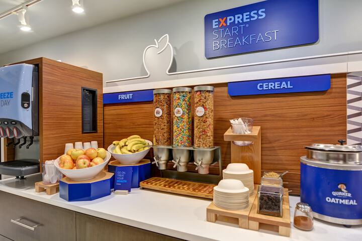 Holiday Inn Express & Suites New Berlin by IHG