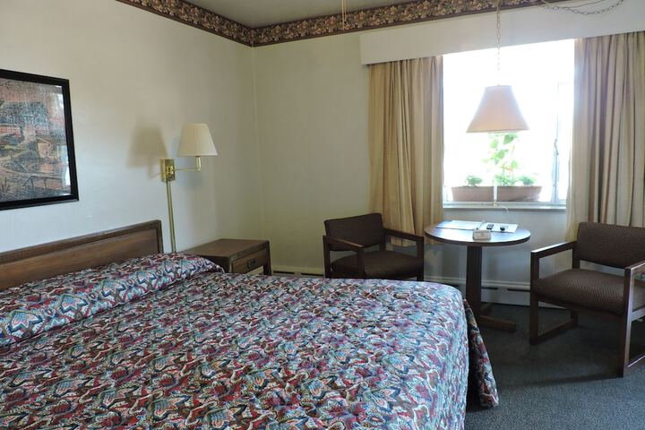 Room 13 of 22