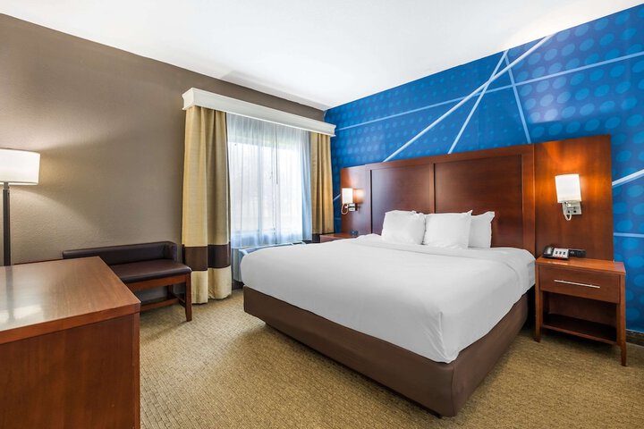Room 32 of 46