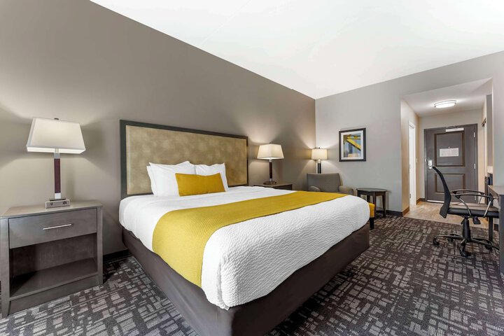 Room 32 of 43