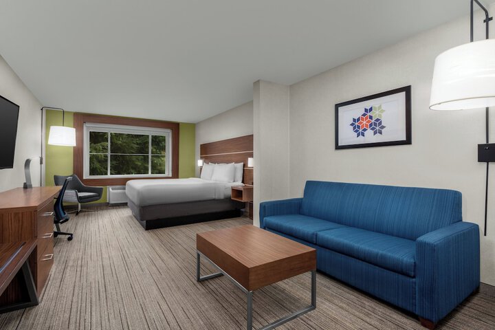 Holiday Inn Express Hotel & Suites Marina - State Beach Area by IHG
