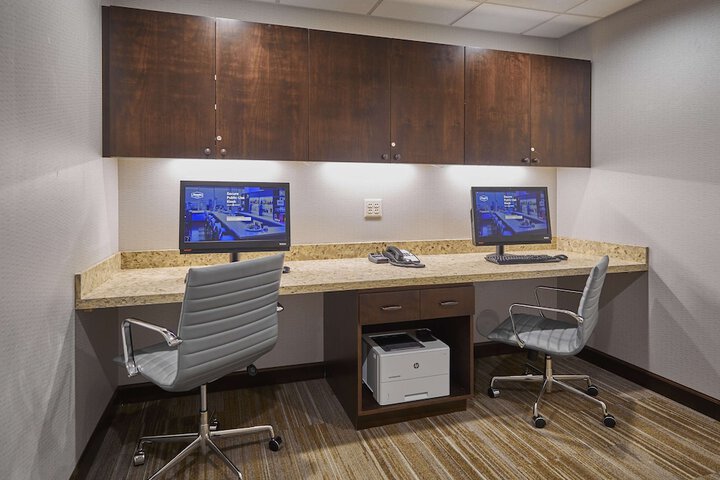 Business Center 34 of 35