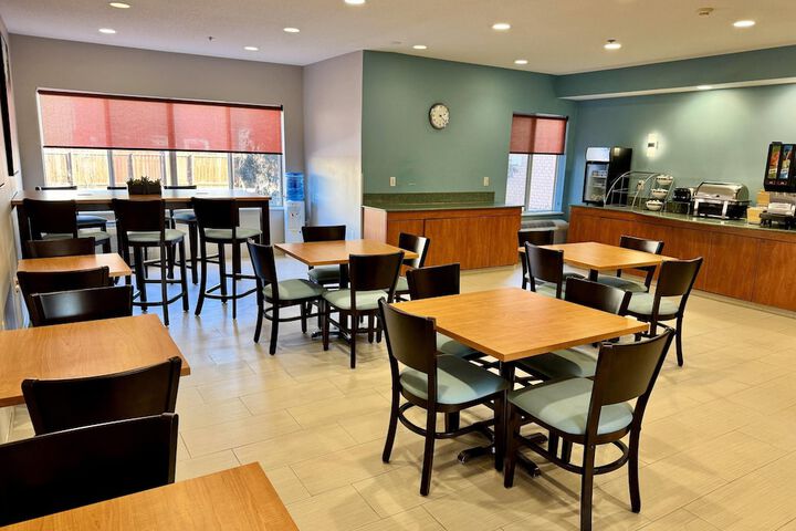 Days Inn & Suites by Wyndham Madison