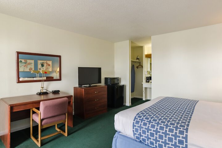 Room 14 of 40