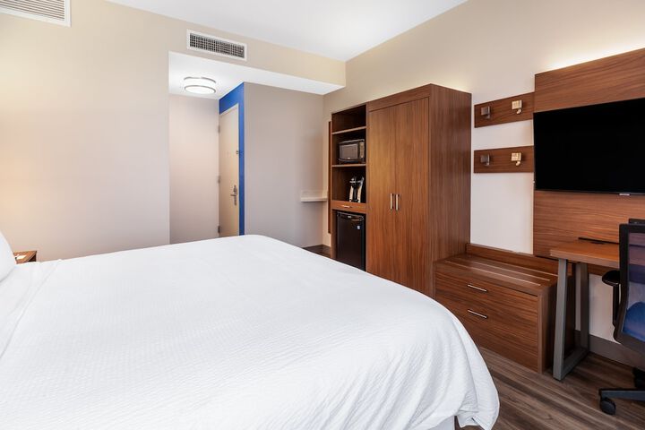 Room 28 of 38