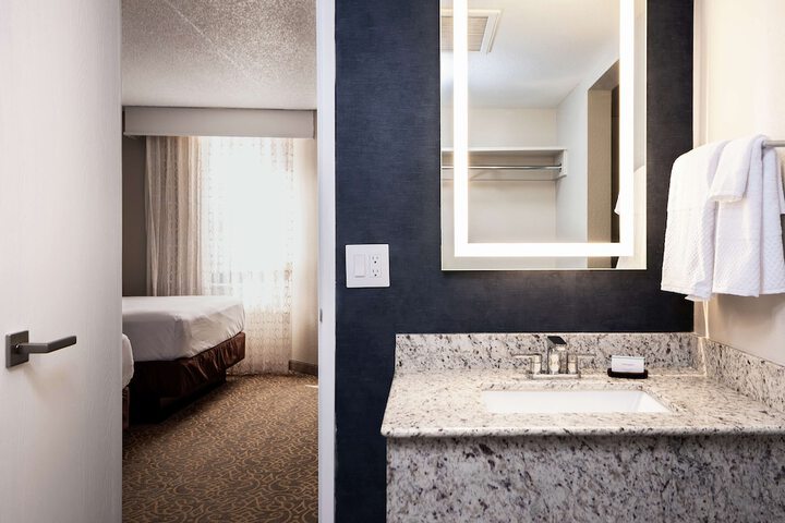 Room 34 of 67