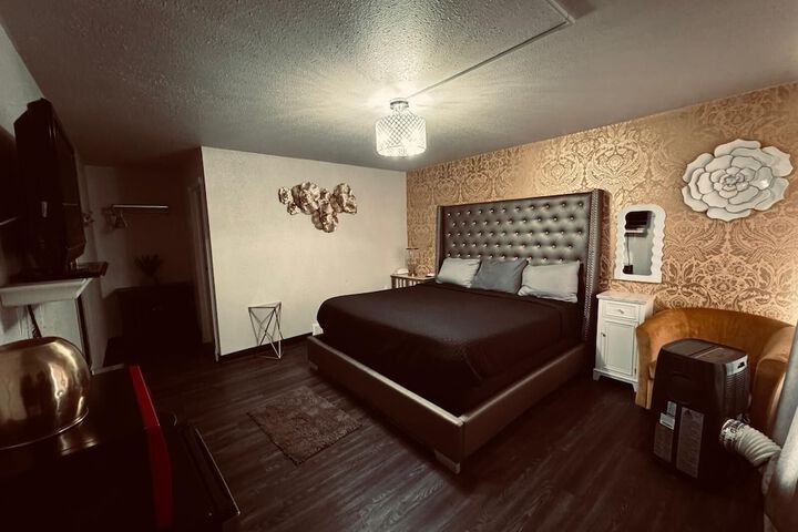 Room 65 of 77