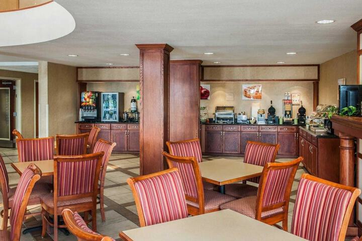 Breakfast/Coffee Service 30 of 31