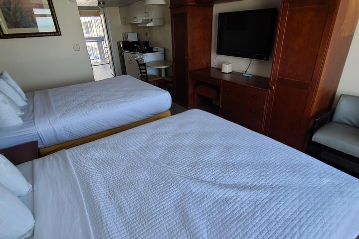 Room 11 of 34
