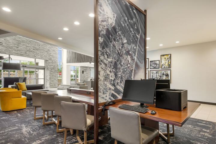 Business Center 33 of 34