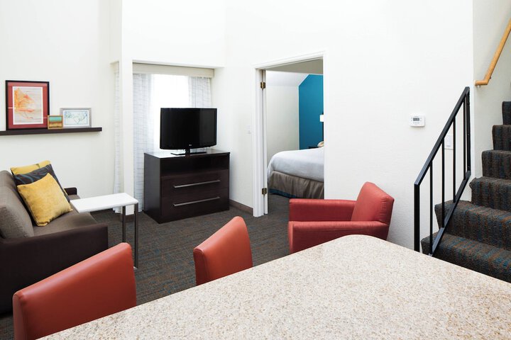 Room 11 of 27