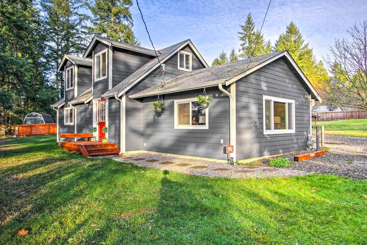 Peacock Hill Retreat on 1 Acre 1 Mi to Harbor