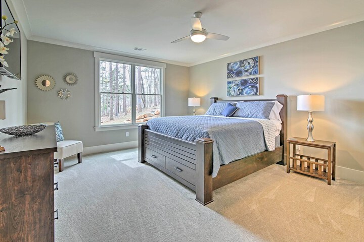 Lake Keowee Home With Balcony & Boat Dock!