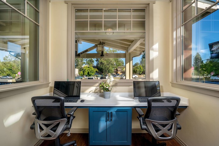 Business Center 21 of 21