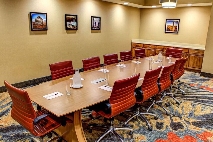 DoubleTree by Hilton West Fargo Sanford Medical Center Area