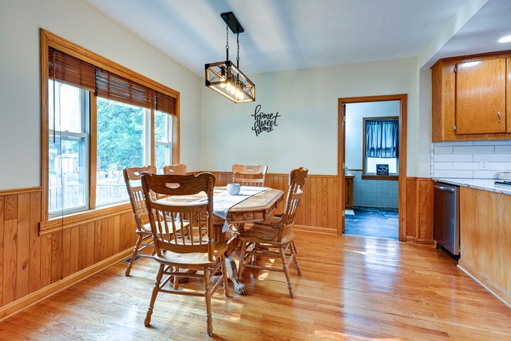 Grand Blanc Rental w / Gas Grill & Private Yard
