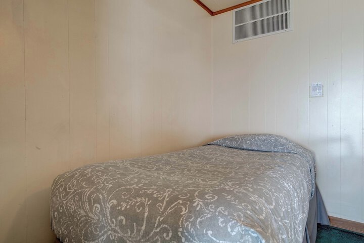 Ester Lee Oceanview Inn