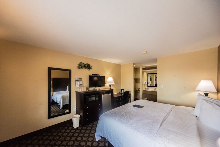 Relax Inn & Suites