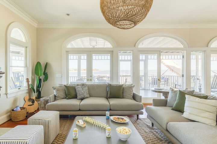 Haven by Avantstay Luxury Beachfront Home w / Pool & Gorgeous Patios