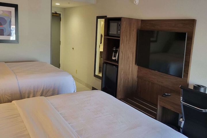 Room 7 of 13
