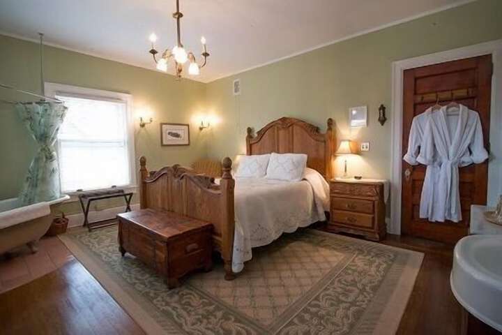 Room 90 of 149