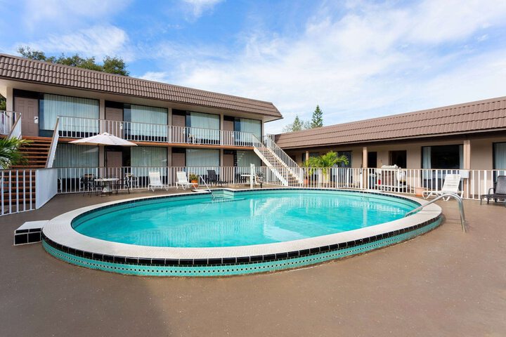 Pool 10 of 41