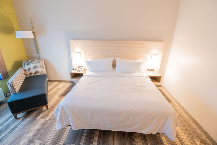 Room 16 of 32