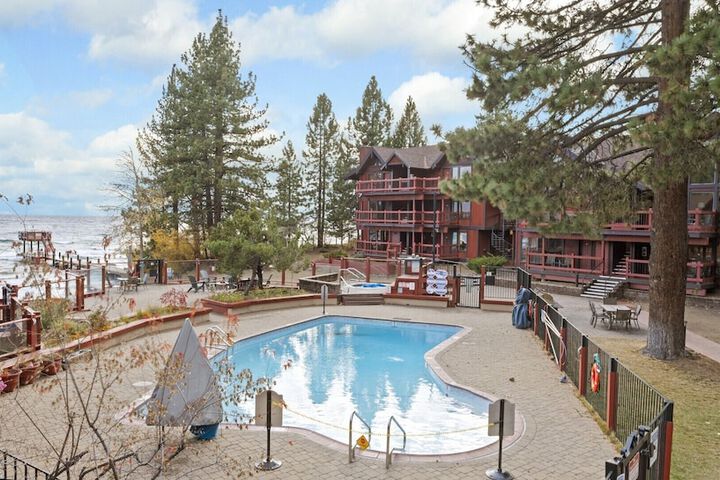 Edgelake Beach Club by Coolvacay