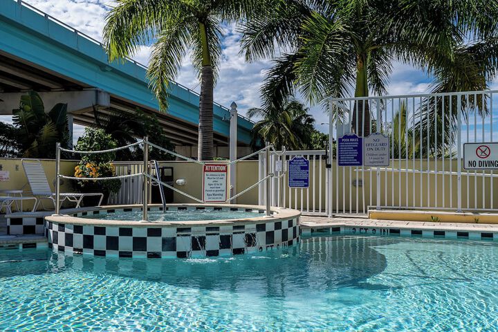 Hotel 4 of 345