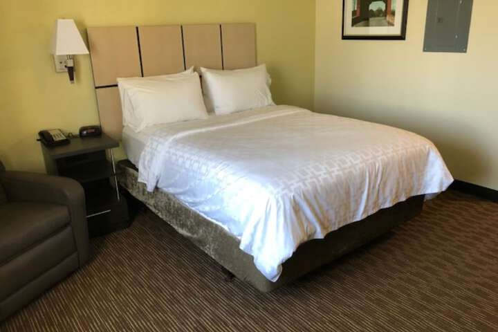 Room 27 of 49