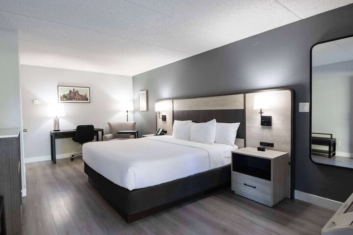 Room 35 of 46
