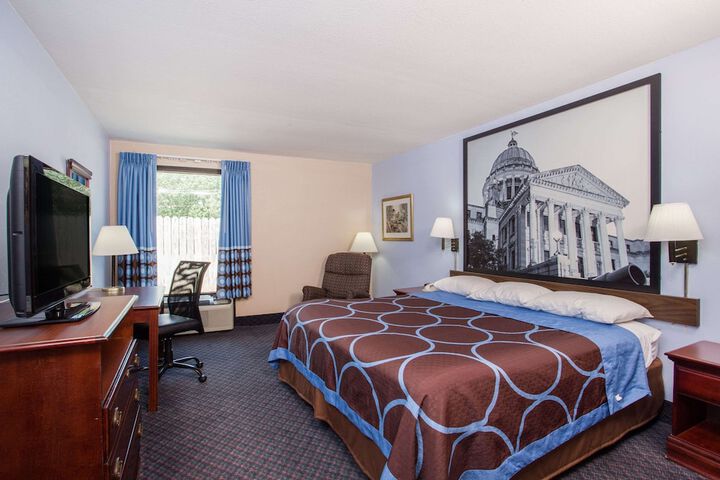 Room 4 of 16