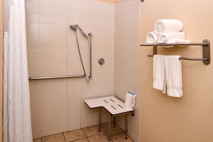 Holiday Inn Express & Suites Wheeling by IHG
