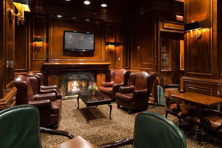Lounge 52 of 60