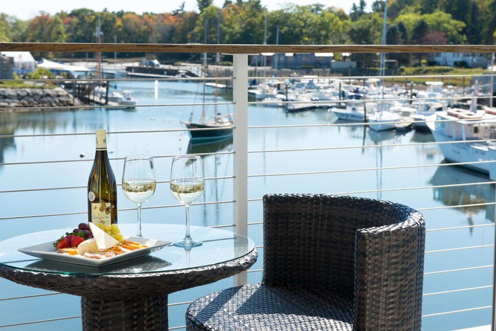 The Boathouse Waterfront Hotel & Marina