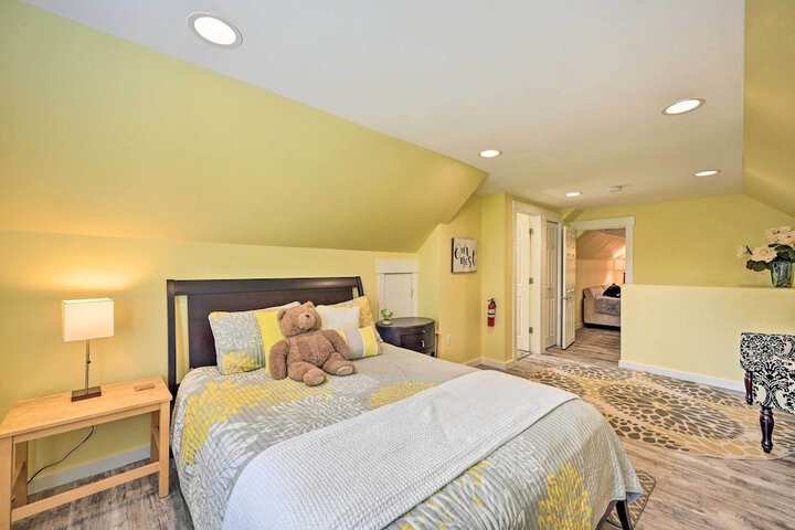 Family-friendly Kirkland Home 1 Mi to Downtown