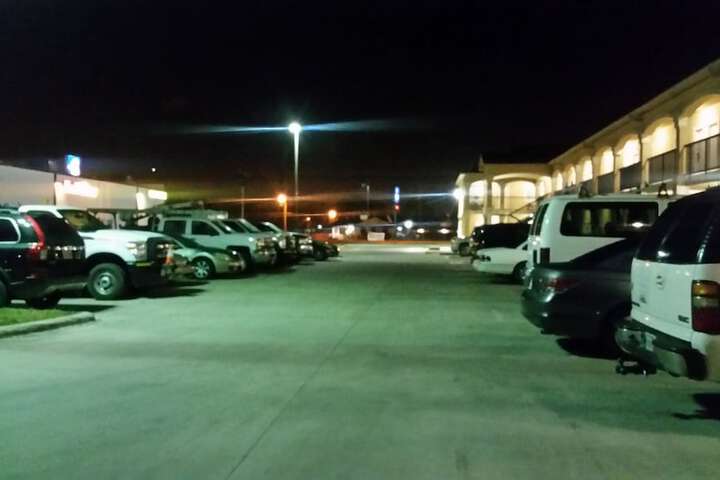 Crossroads Inn & Suites