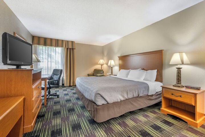 Quality Inn & Suites Near Amish Country