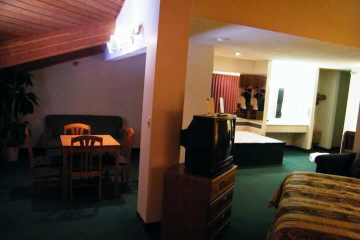 Room 21 of 34