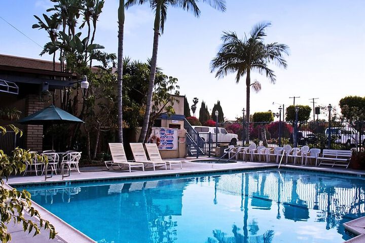 Brookhurst Plaza Inn
